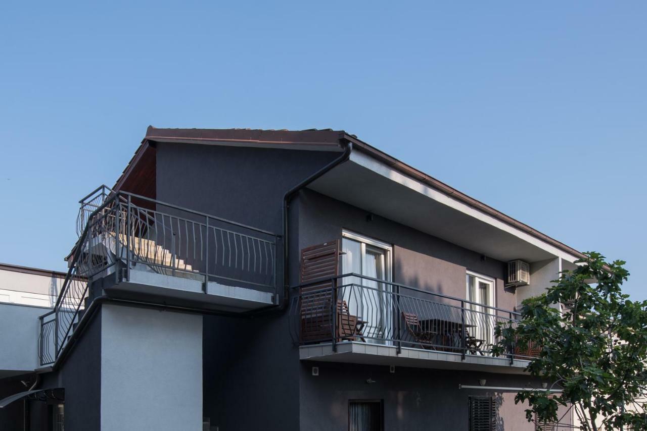 Art Design Apartments Пула Екстериор снимка